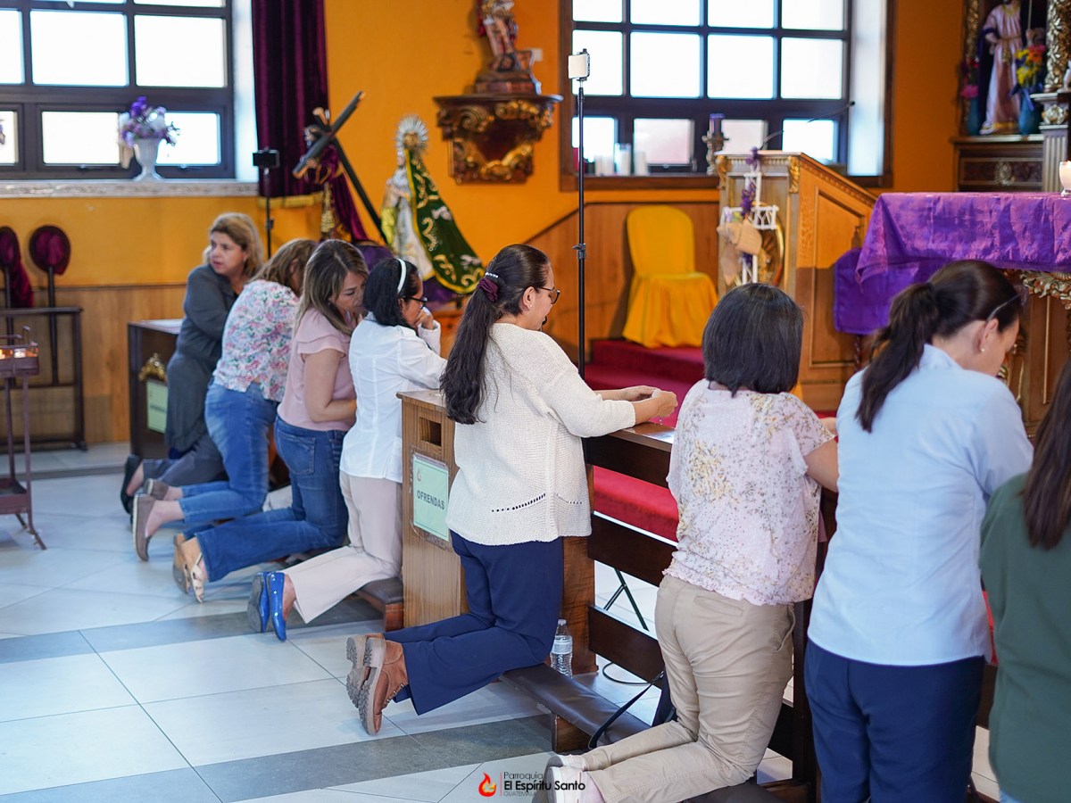 Rezando el Rosario cada&nbsp;jueves