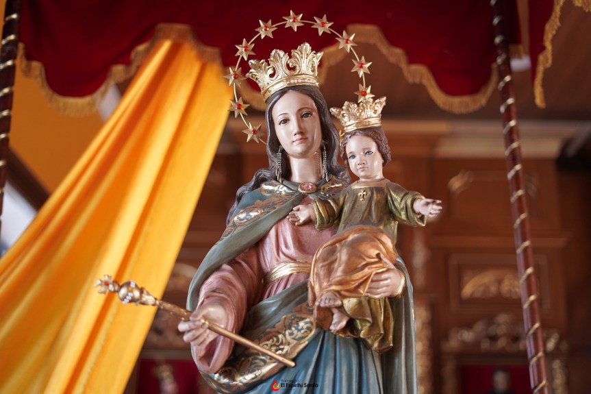 María Auxiliadora en espera de sus&nbsp;devotos.