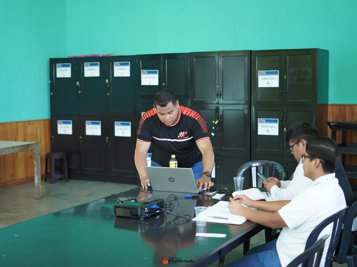 Nuestro equipo de comunicación en constante&nbsp;capacitación.