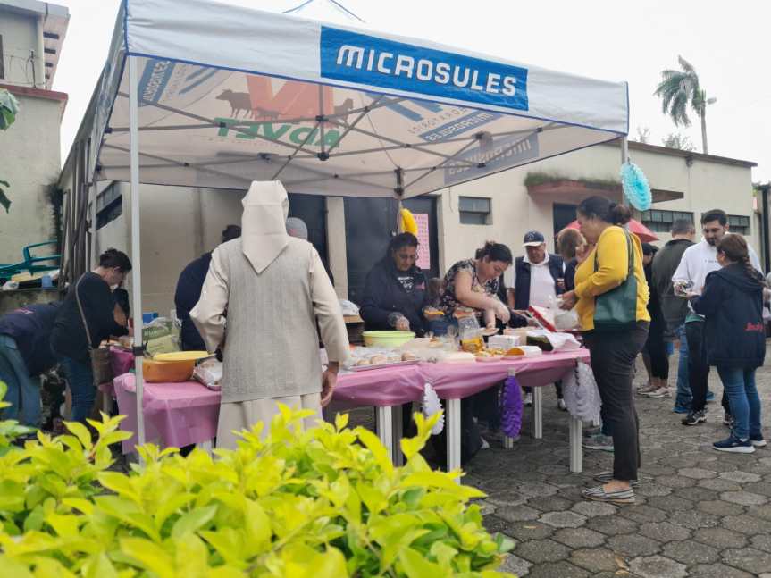 Venta de comida del Ministerio Santa&nbsp;Rita