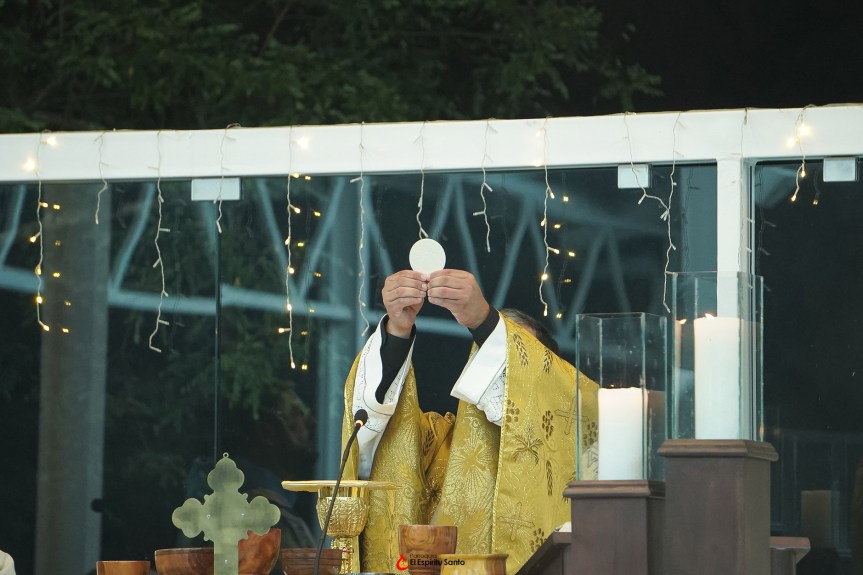 Nuestra Misa de&nbsp;Navidad.