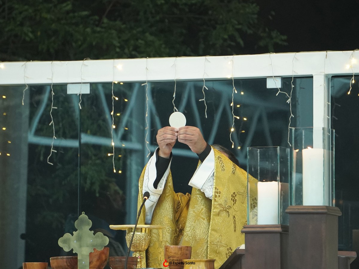 Nuestra Misa de&nbsp;Navidad.