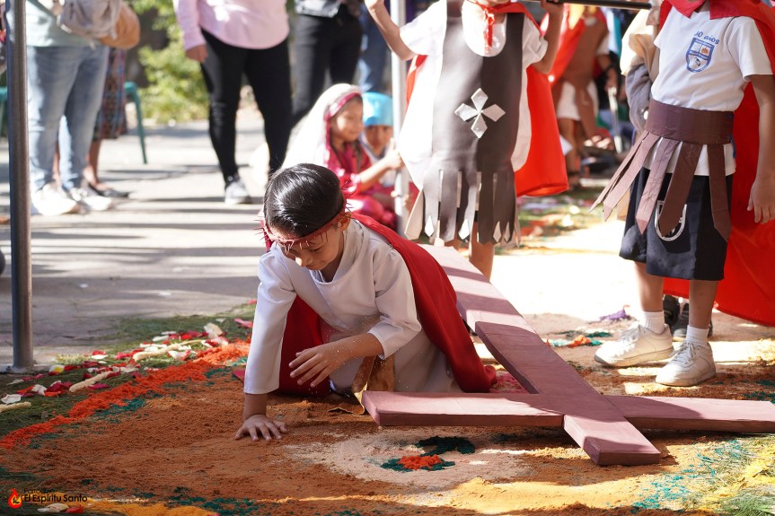 Vía Crucis viviente del Centro Miguel&nbsp;Magone.