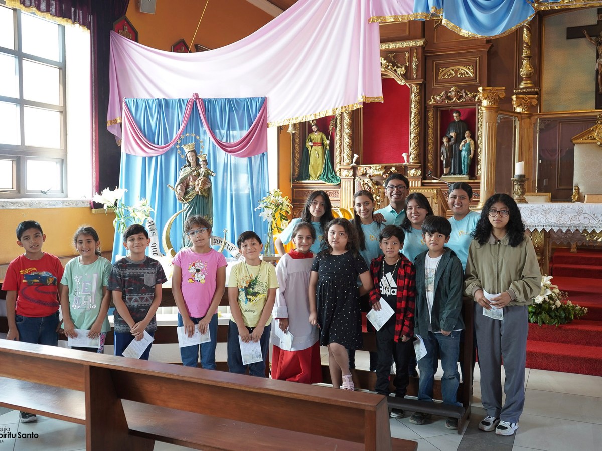 Los niños se presentan ante María&nbsp;Auxiliadora