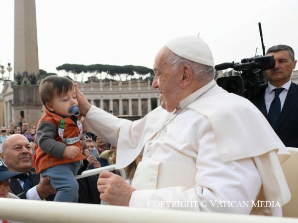 Papa Francisco: «El Espíritu Santo es ‘vivificador’, es decir, da la&nbsp;vida»