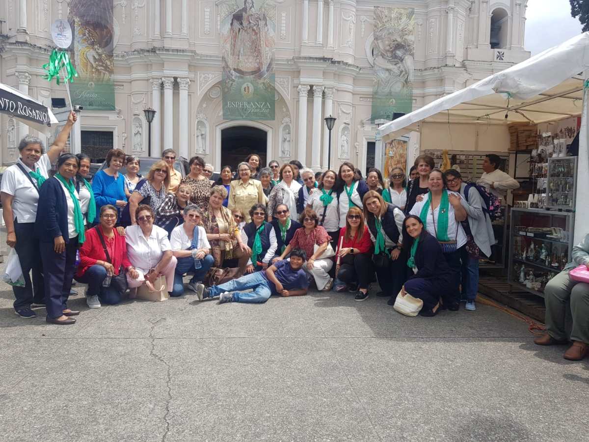 Visitando a la Virgen del&nbsp;Rosario