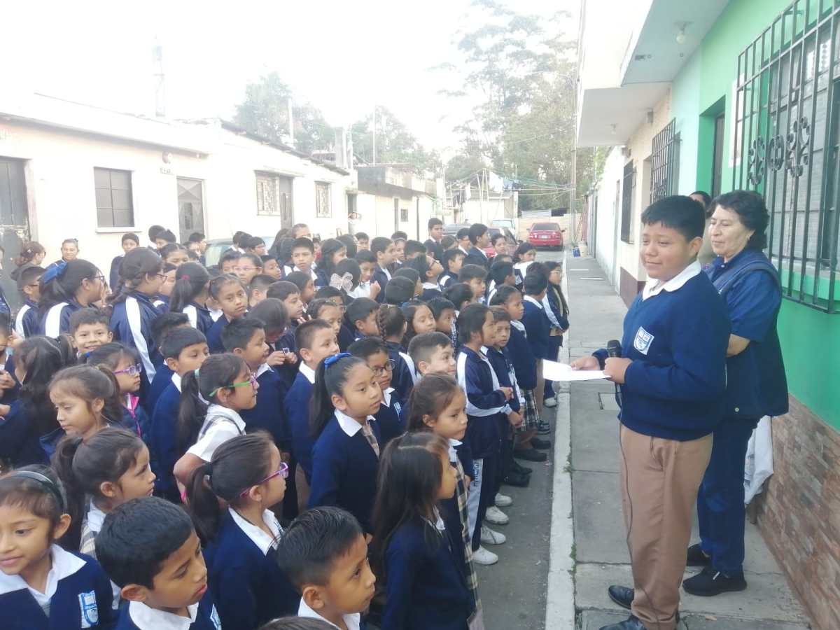 Rezo del Vía Crucis en el Miguel&nbsp;Magone