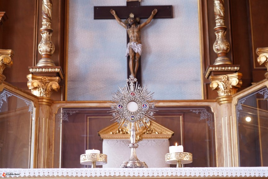 Un momento ante Jesús&nbsp;Sacramentado