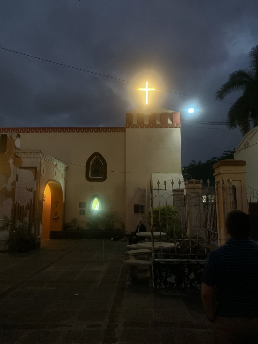 Nueva iluminación para la cruz del&nbsp;templo