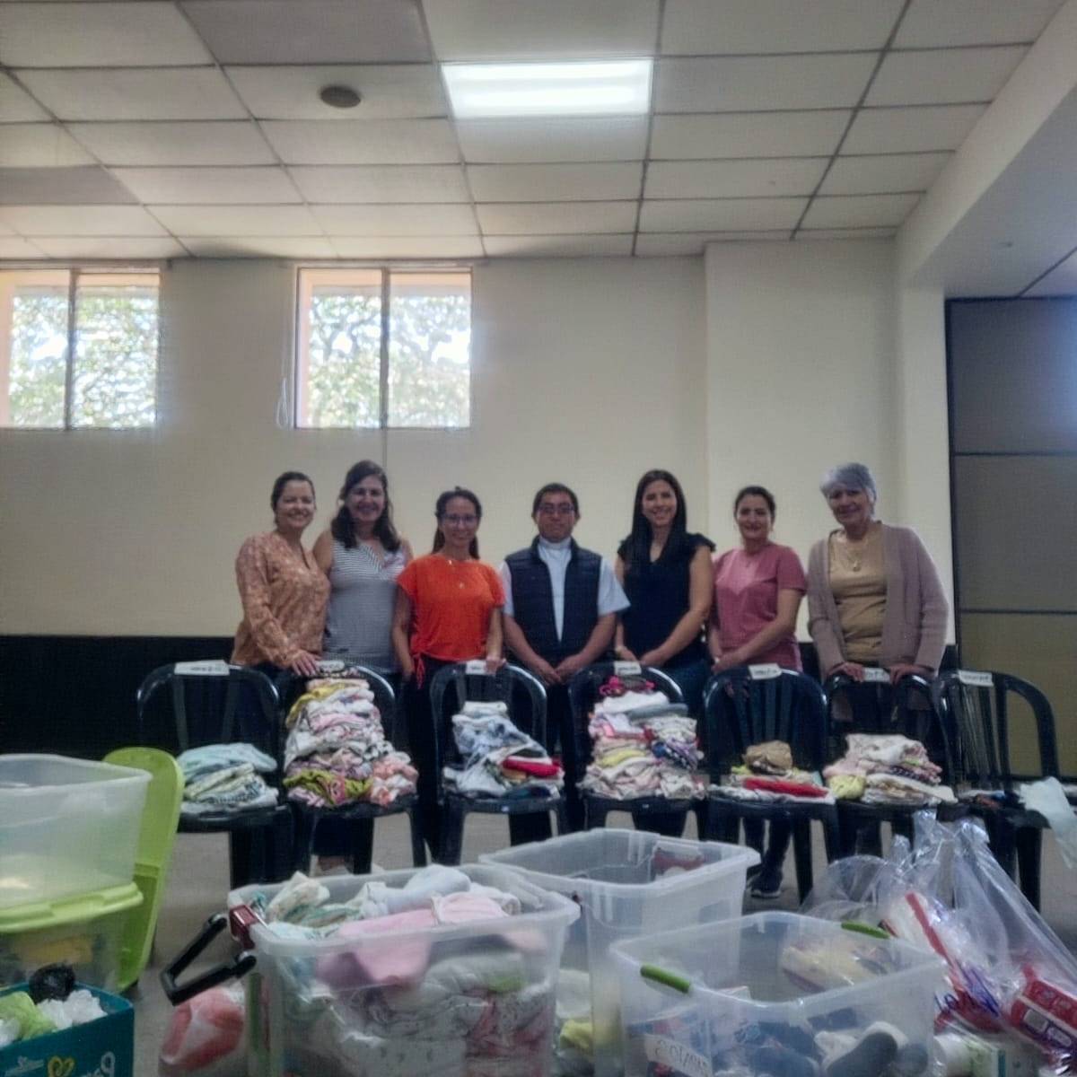 Proyecto Gabriel preparando la ayuda para las madres y sus&nbsp;hijos