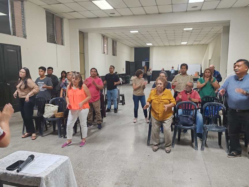 Tú caminas a nuestro&nbsp;lado