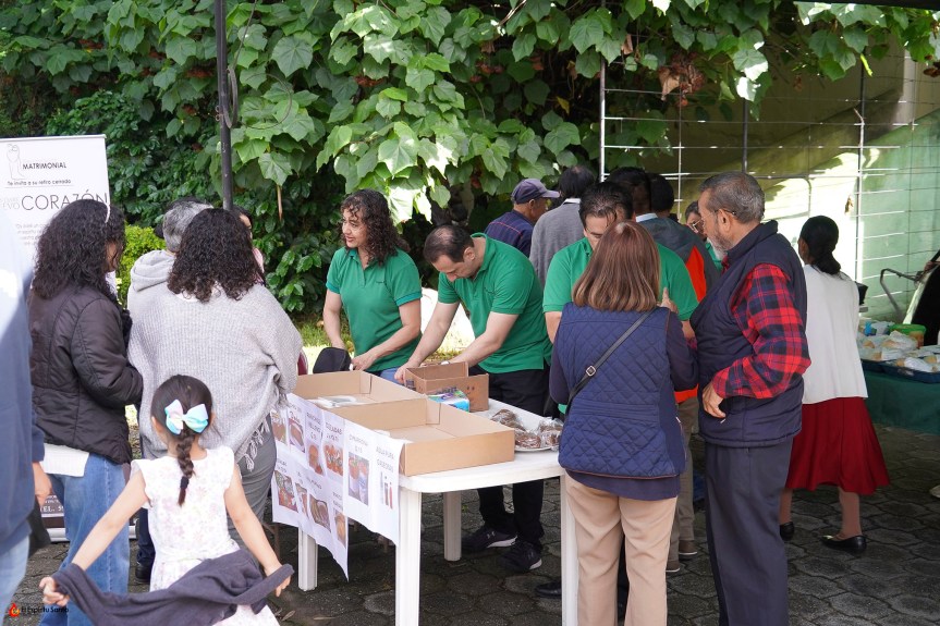 El grupo de Restauración Matrimonial realiza venta de comida para apoyar próximas actividades&nbsp;pastorales