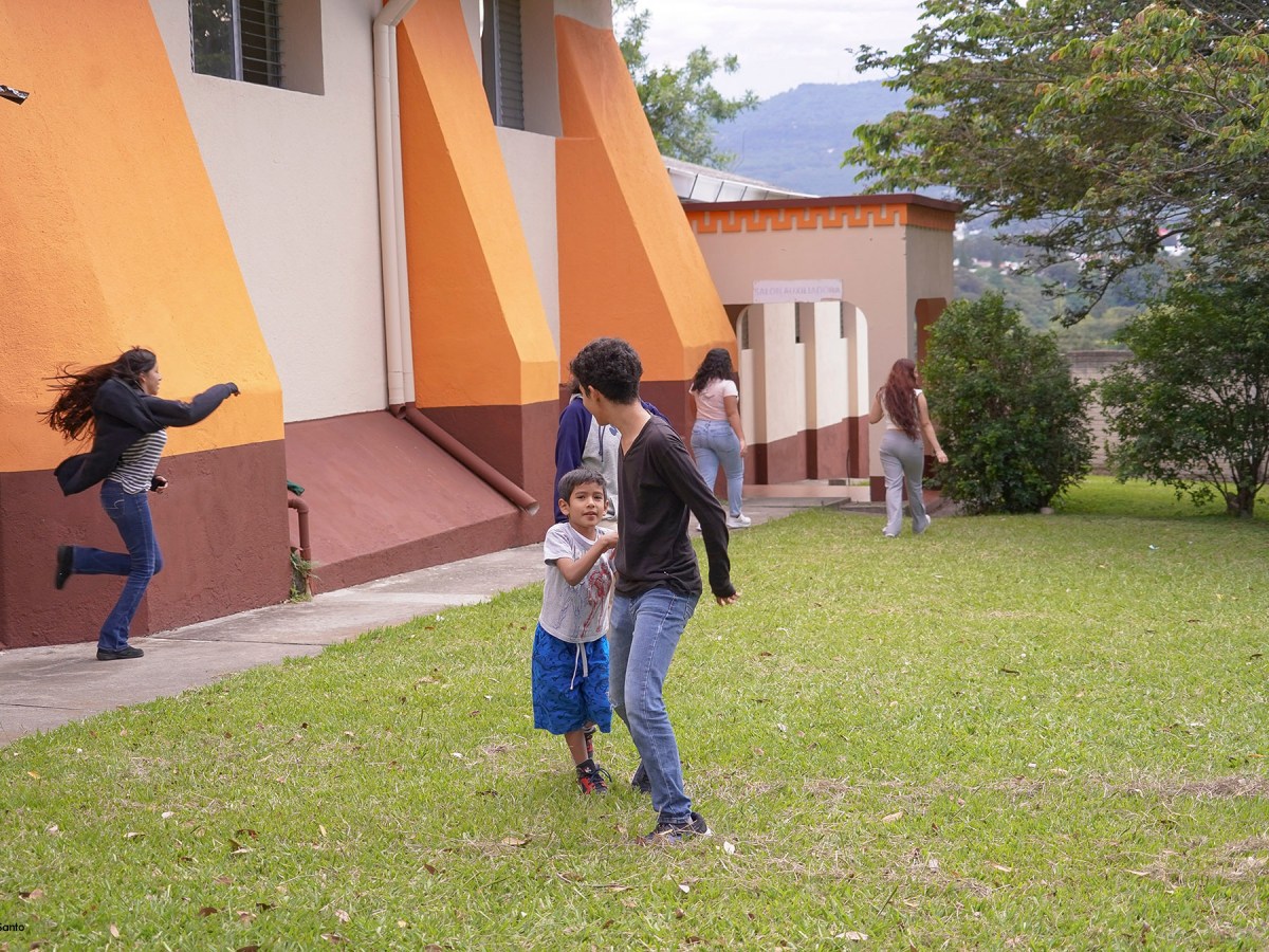 El grupo juvenil “Apóstoles por la Paz” continúa su camino de crecimiento&nbsp;espiritual