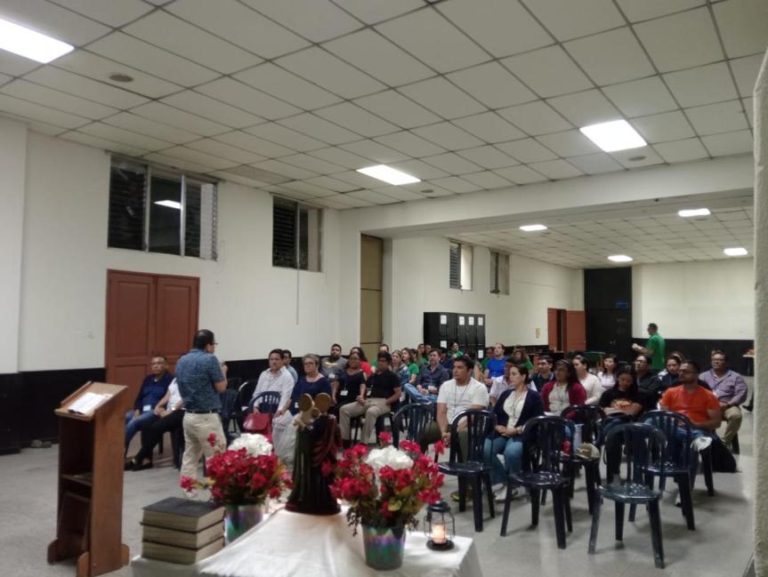 Asamblea semanal del Grupo de Restauración&nbsp;Matrimonial