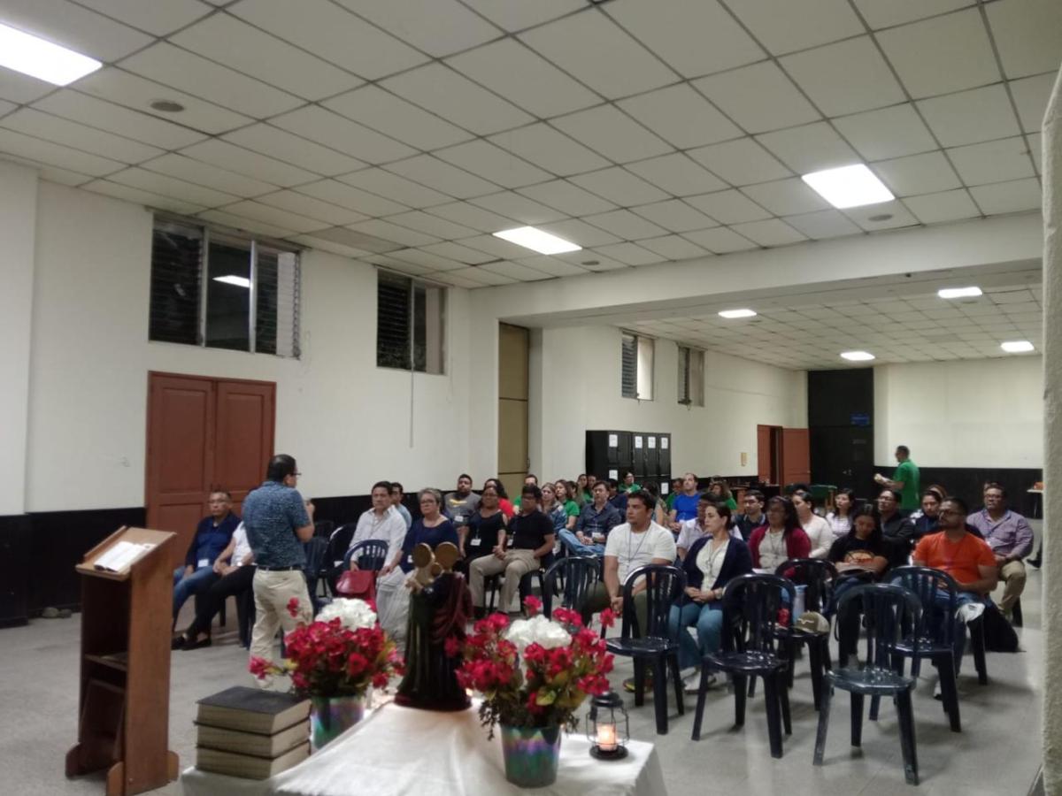 Asamblea semanal del Grupo de Restauración&nbsp;Matrimonial