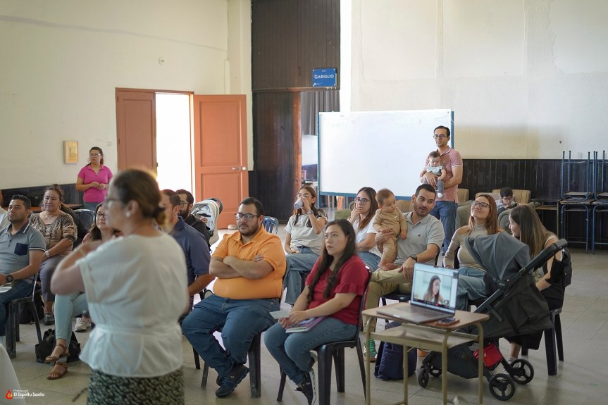 Charlas prebautismales reúnen a padres y&nbsp;padrinos