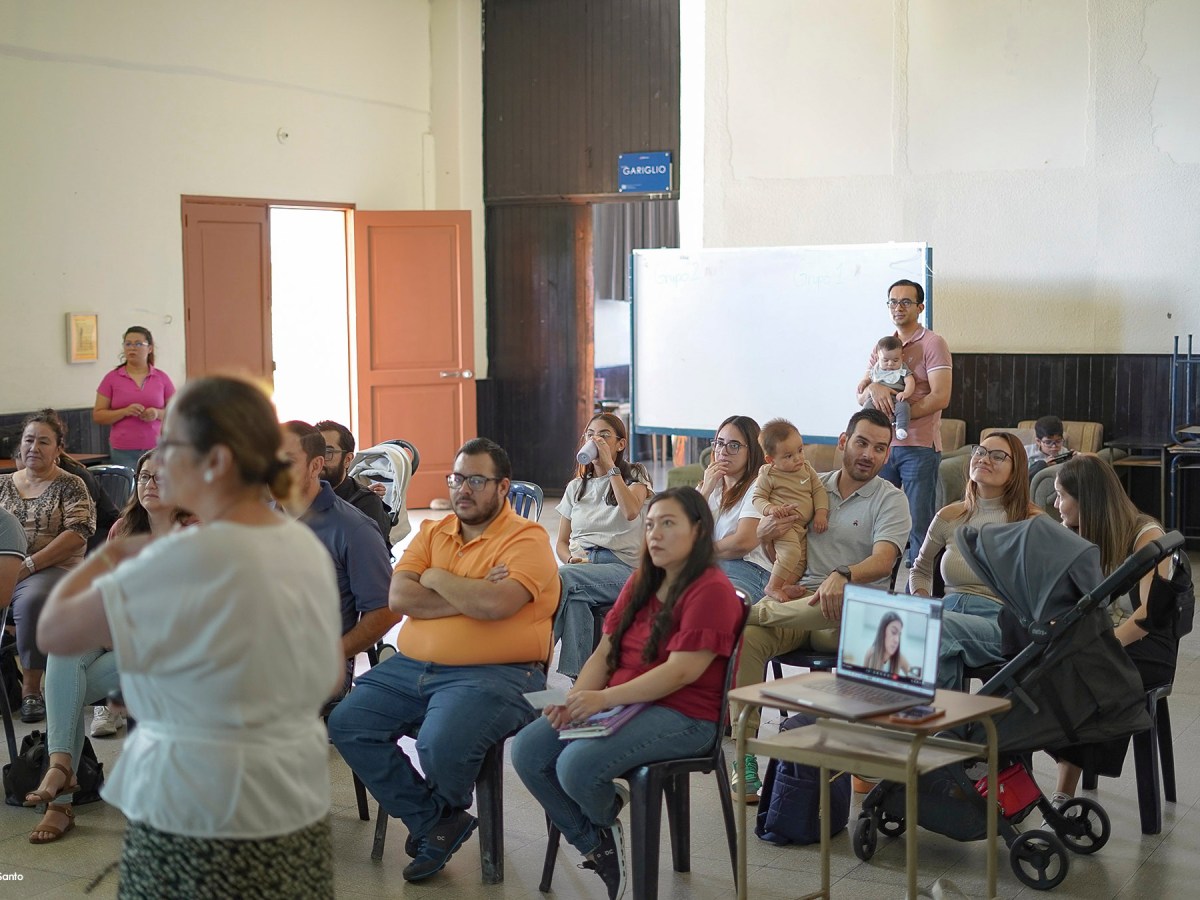 Charlas prebautismales reúnen a padres y&nbsp;padrinos