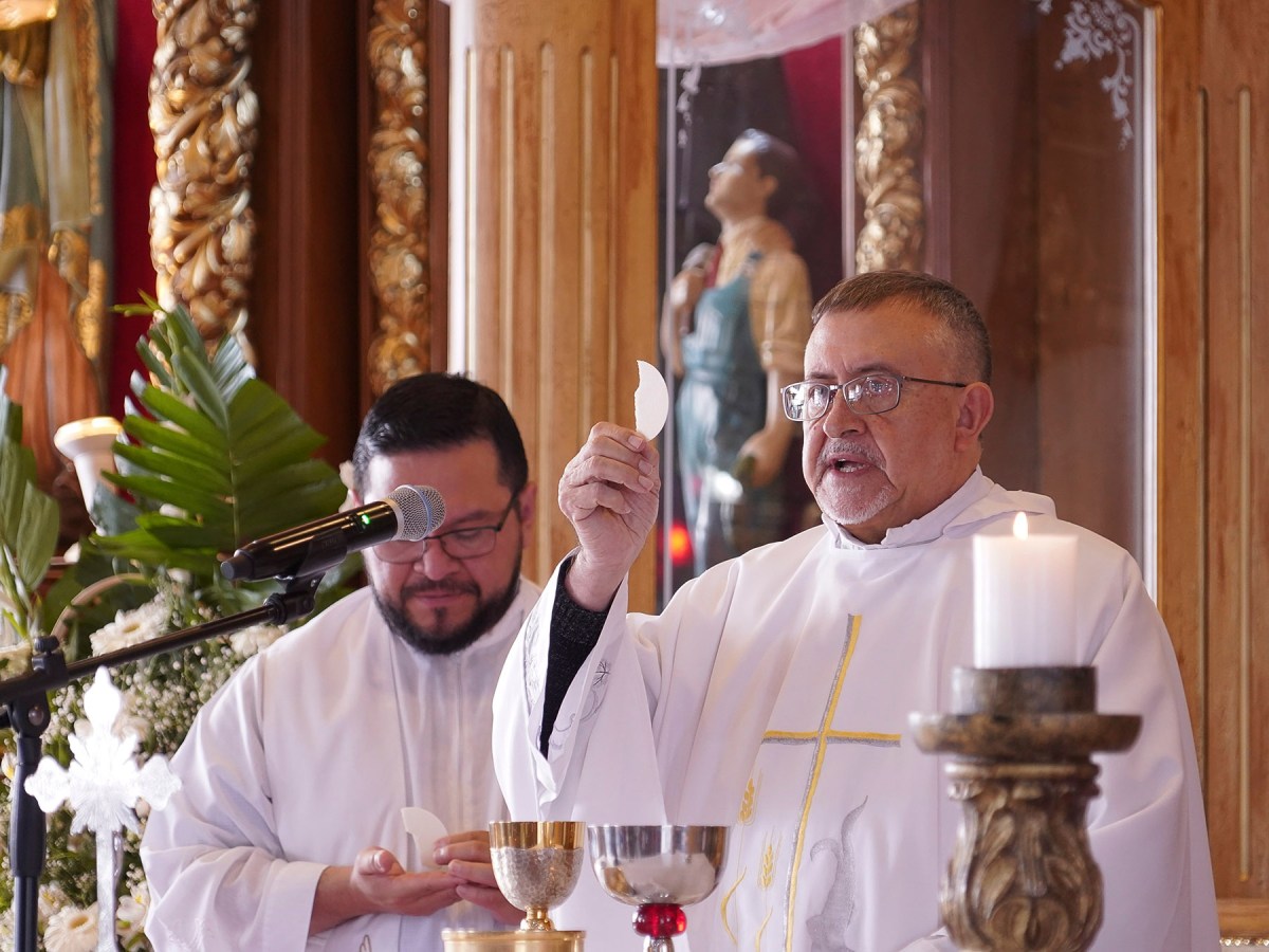 Celebración de la Santa Misa en honor a los Santos&nbsp;Arcángeles