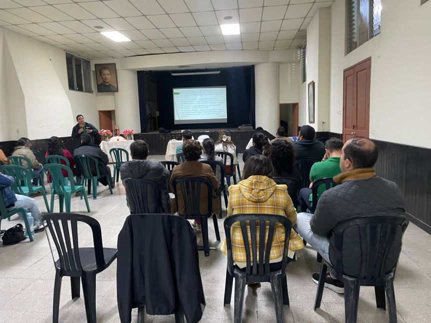 Amor y oración de la mano: la asamblea que enciende corazones&nbsp;matrimoniales