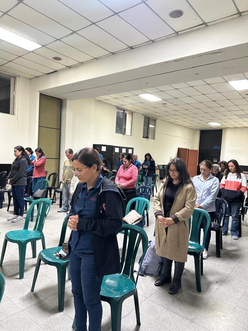 María, enséñanos a&nbsp;orar