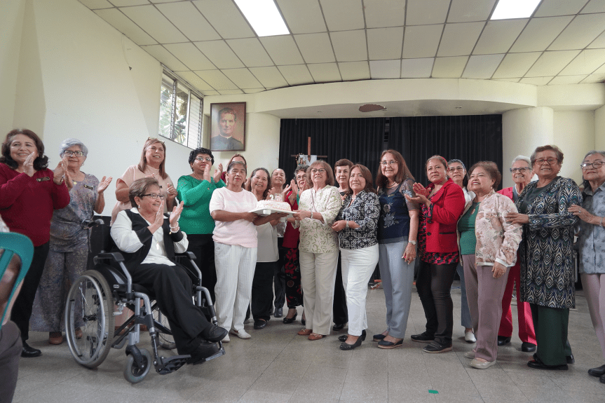 Celebrando 33 años de fe y&nbsp;servicio