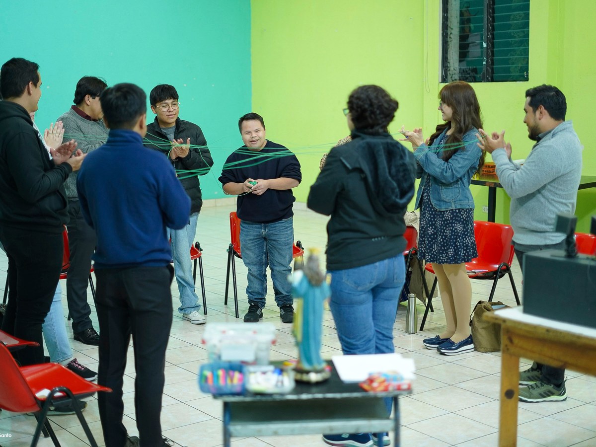 Juventud que inicia el año con fe y&nbsp;alegría