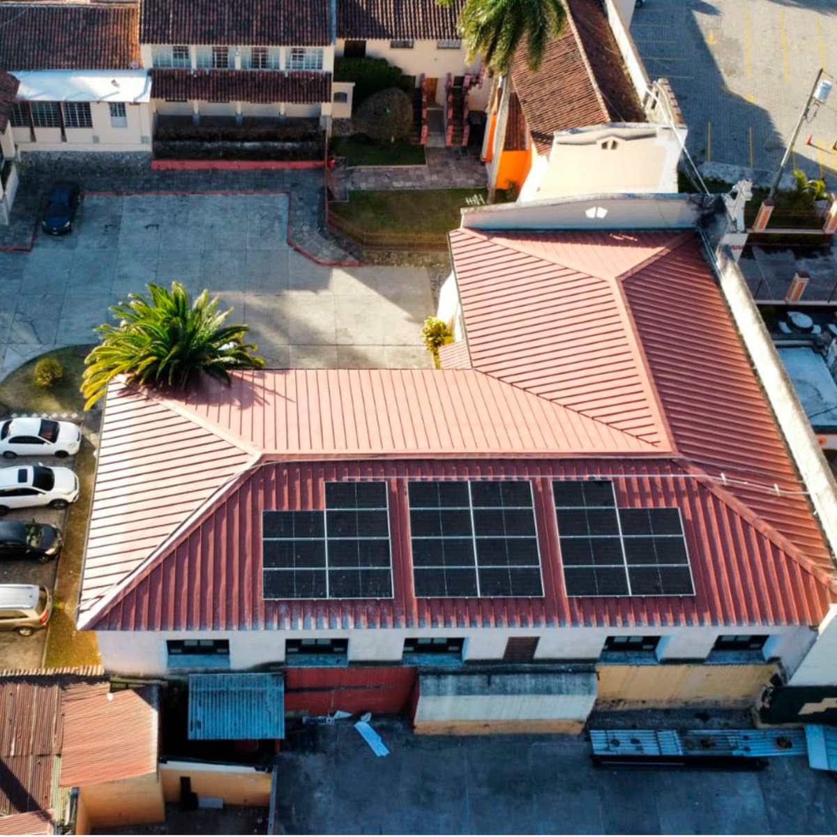 Nuestra parroquia brilla con luz propia: estrenamos energía&nbsp;solar