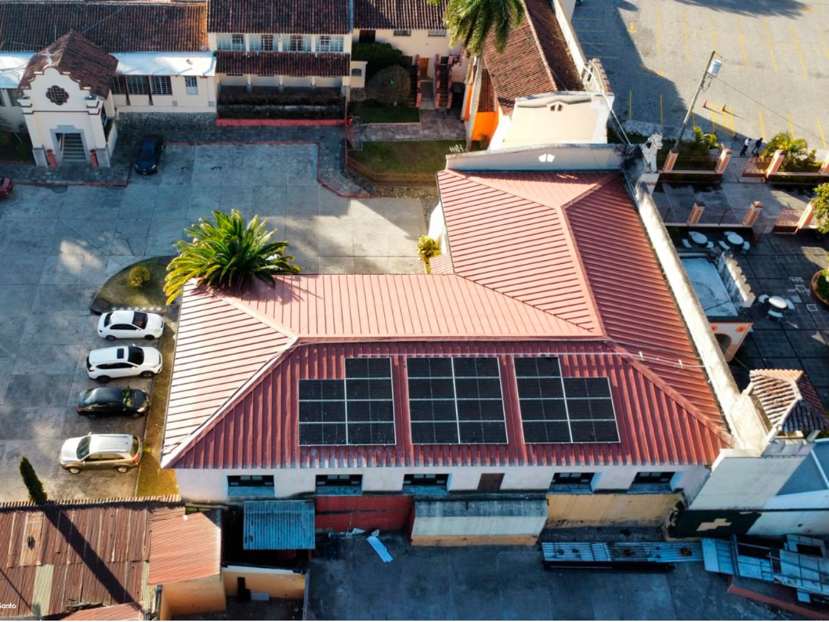 Nuestra parroquia brilla con luz propia: estrenamos energía&nbsp;solar