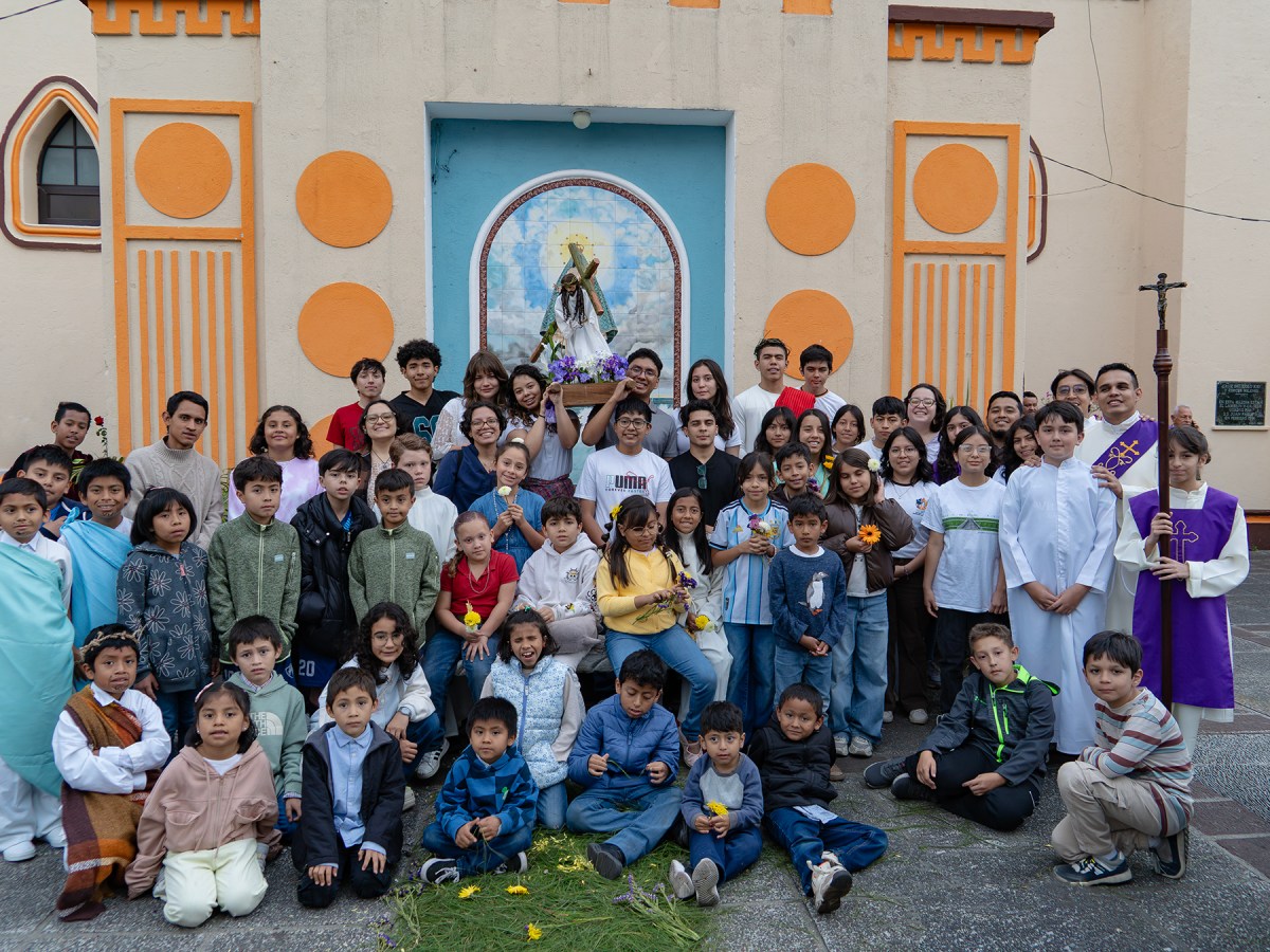 Tarde de fe y entrega: así vivieron los jóvenes el Vía&nbsp;Crucis
