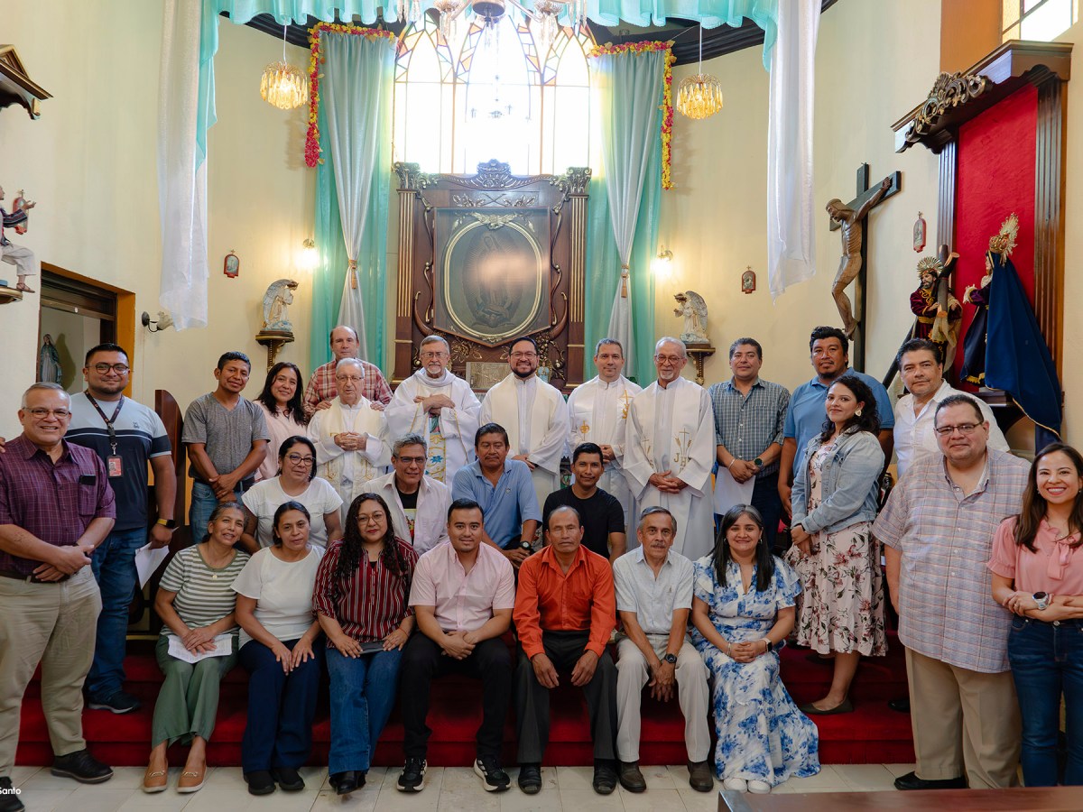 Casa Inspectorial de fiesta por María&nbsp;Auxiliadora