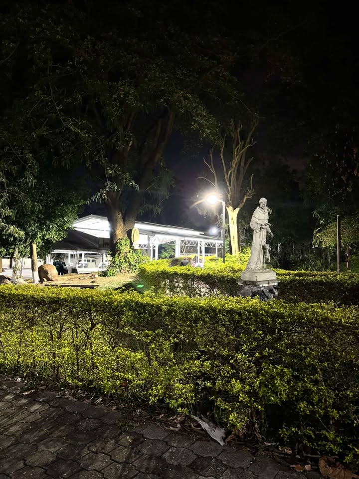 Una mirada nocturna del Salón Campestre de nuestra&nbsp;parroquia